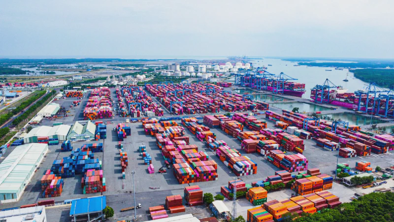 1 năm thuế quan Mỹ: Xuất khẩu phục hồi, cổ phiếu phân hóa sâu