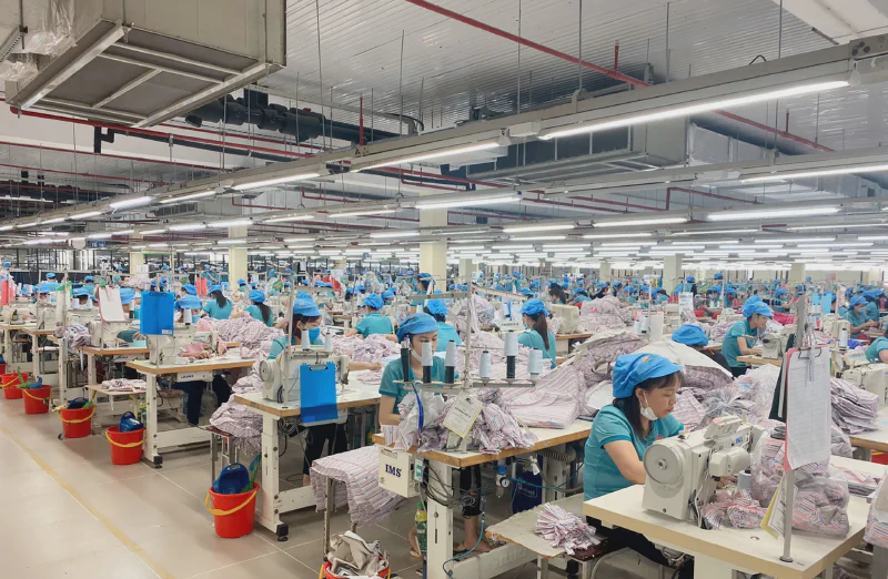 Nhà máy dệt may Việt Nam sản xuất hàng xuất khẩu