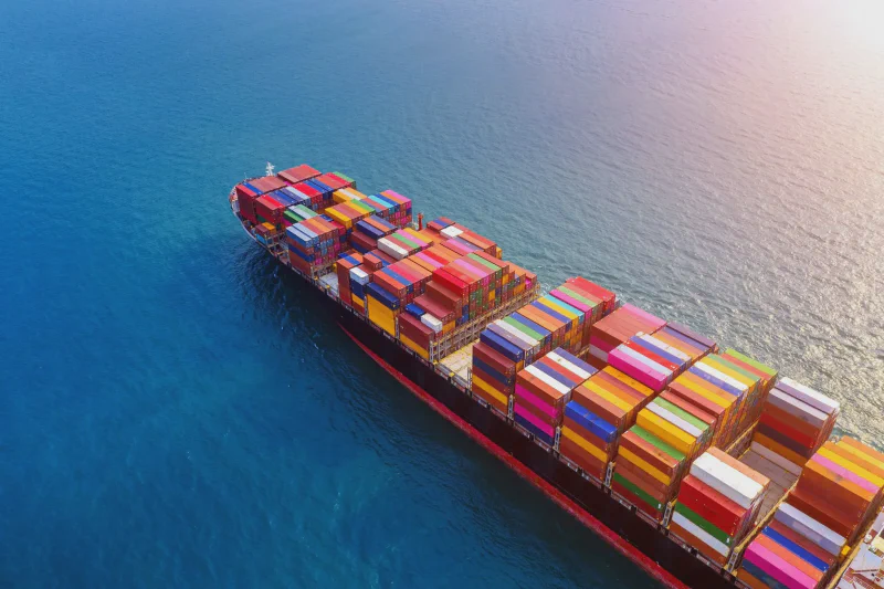 Cước container gấp đôi vì Hormuz, cổ phiếu xuất khẩu trả giá