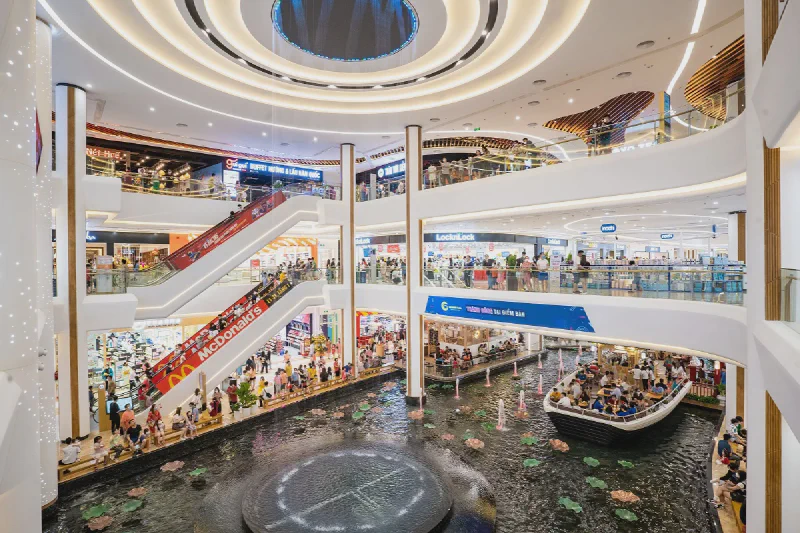 Vincom Retail lãi kỷ lục 6.446 tỷ, kế hoạch 2026 lại thấp hơn