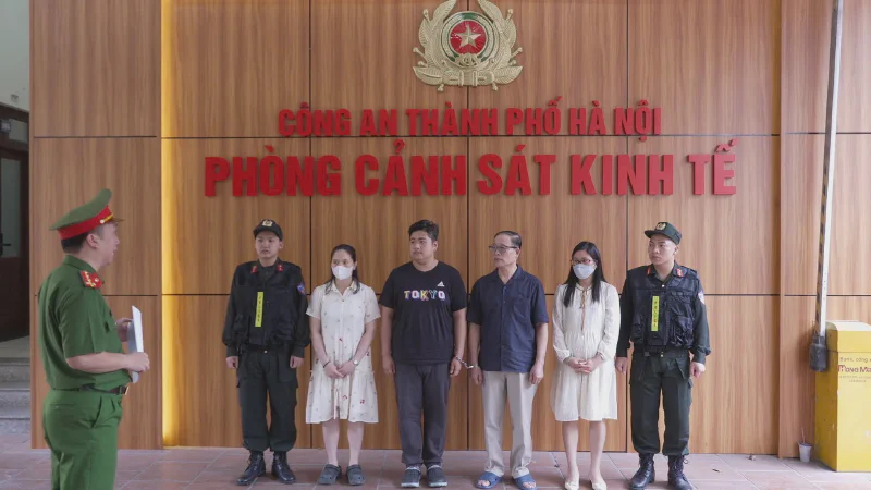 Các bị can trong vụ án Bảo Tín Minh Châu tại Phòng Cảnh sát Kinh tế, Công an Hà Nội