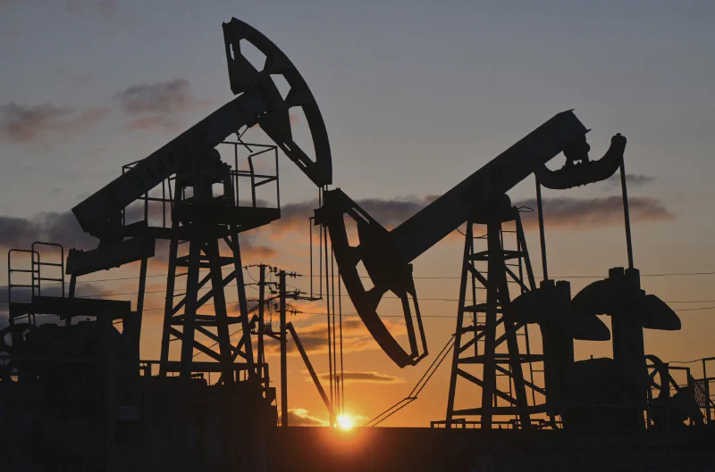 Dầu Brent giảm 16%: Năm điều nhà đầu tư Việt cần biết
