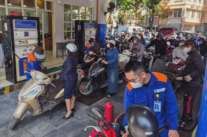 Trạm xăng Việt Nam trong bối cảnh giá xăng dầu tăng mạnh