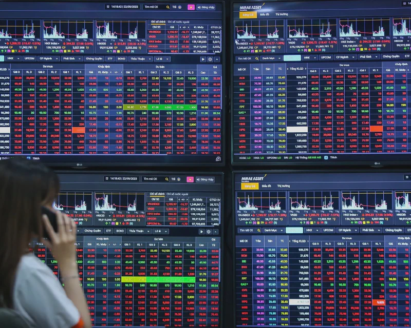 Quỹ cổ phiếu rút ròng 14.400 tỷ, tiền mặt cao kỷ lục