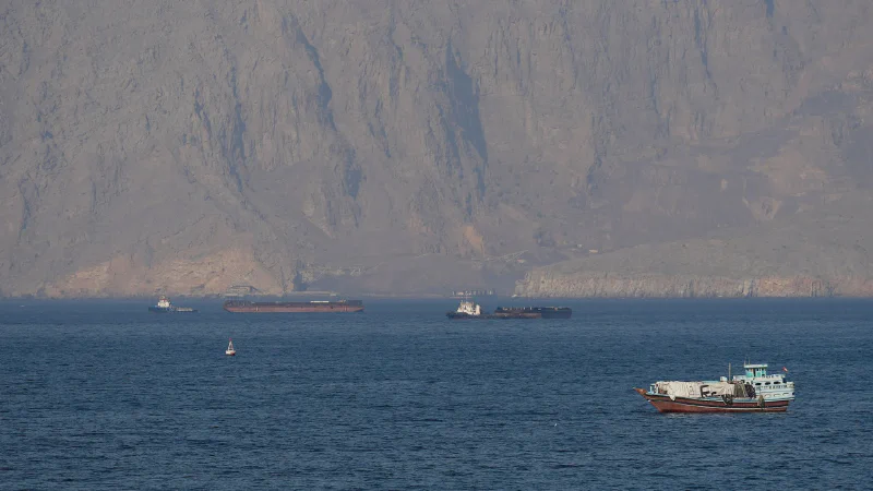 Brent +15,87%, VIX về 18,71: Phố Wall trễ nhịp Hormuz
