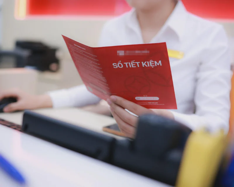 Sổ tiết kiệm tại quầy ngân hàng — đã đến lúc đọc lại danh mục của bạn
