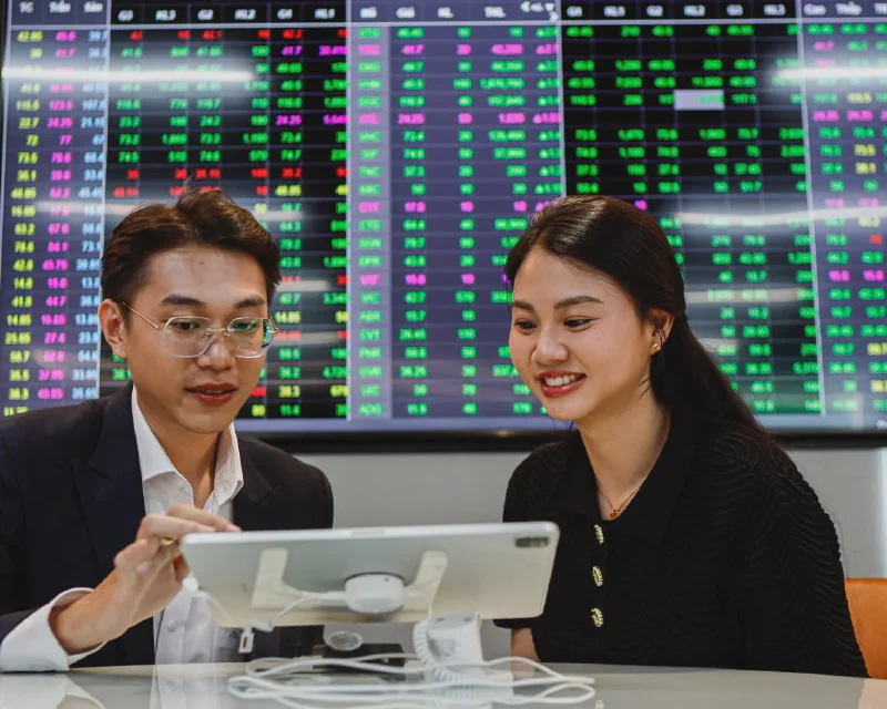 21/82 CTCK lỗ Q1/2026: tự doanh quyết định lãi hay lỗ