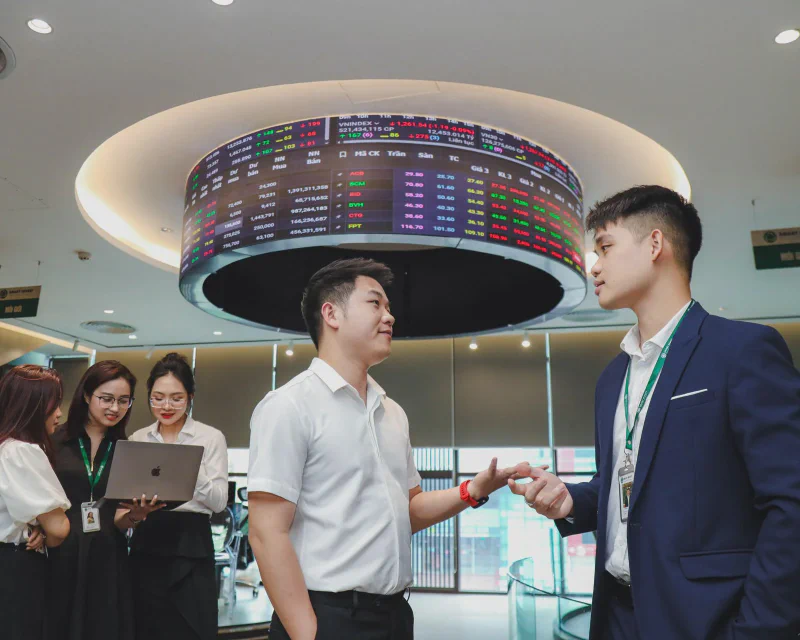 VN-Index sát 1.877: tháng 5 phụ thuộc vào Hormuz và CPI