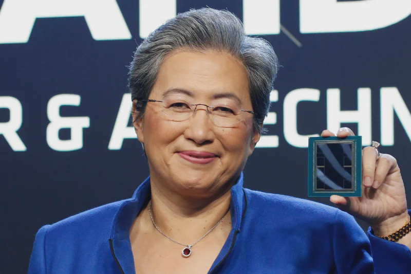 Bà Lisa Su, CEO AMD, tại sự kiện ra mắt sản phẩm