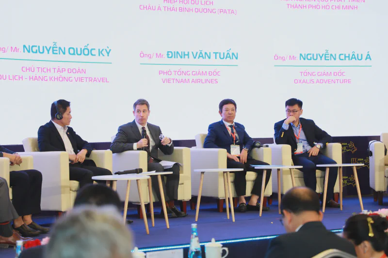 Ông Đinh Văn Tuấn phát biểu tại diễn đàn hàng không ngày 15/5/2026