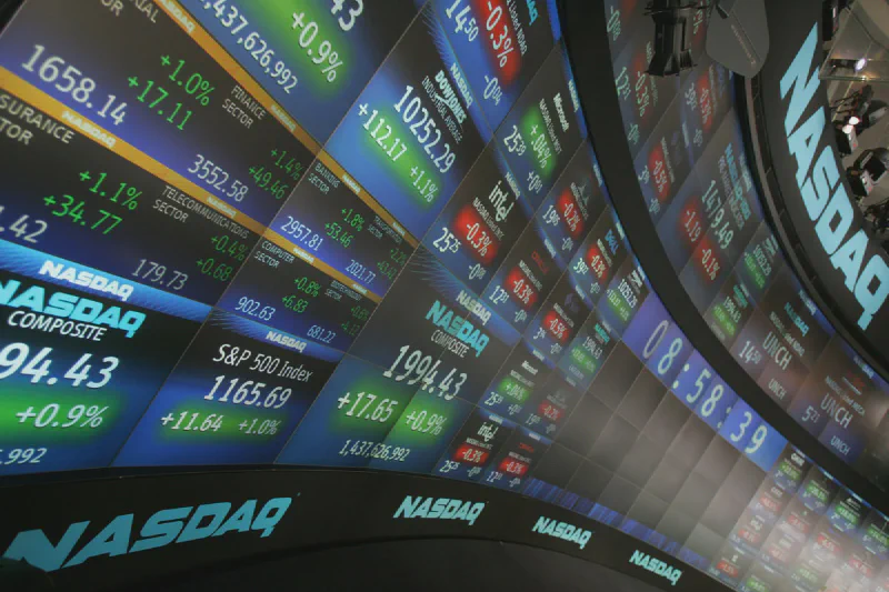 Sàn giao dịch Nasdaq với bảng giá điện tử đầy màu sắc