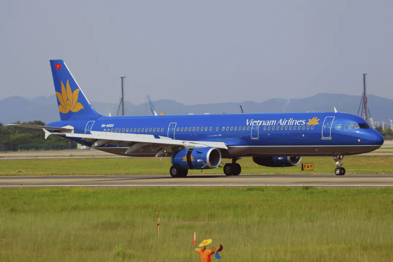 HVN or VJC — Who Survives the Jet Fuel Price Storm?