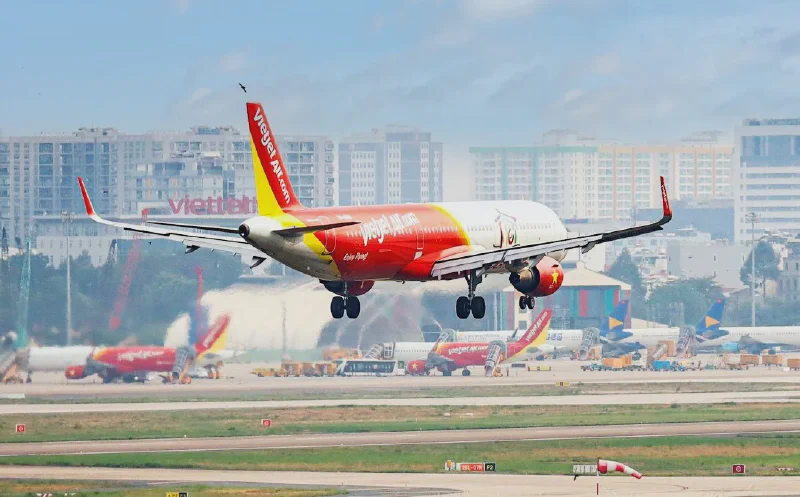 Vietjet Air maintains flight frequency, passing costs to passengers through fuel surcharges