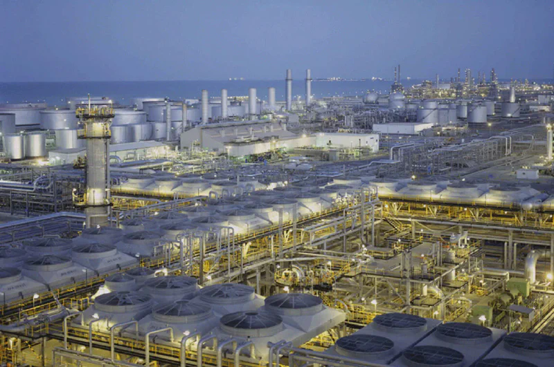 Large-scale Middle Eastern refinery complex