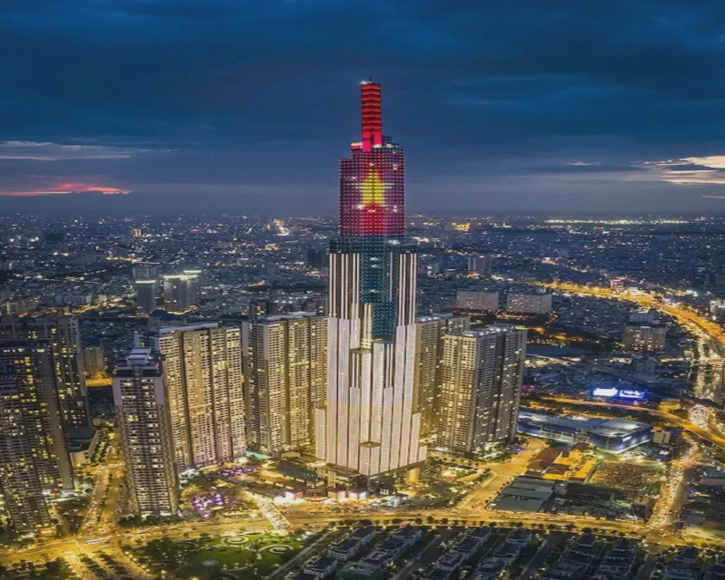 VN-Index holds 1,825: VIC alone balances three falling pillars