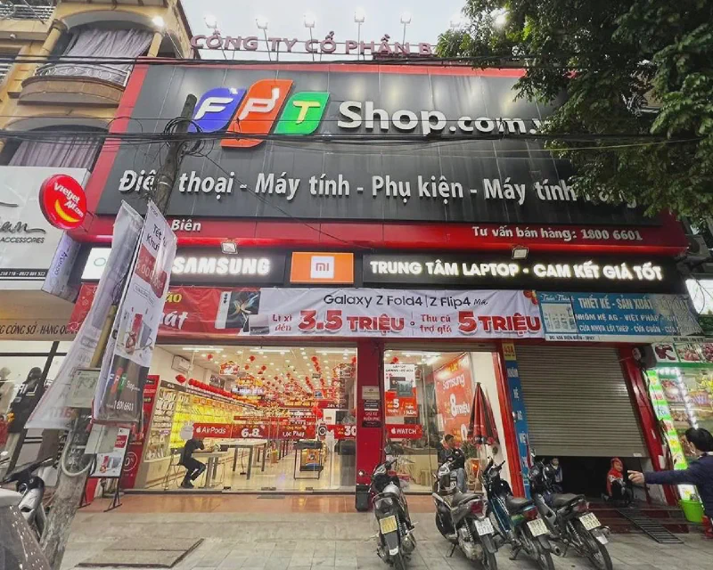 MWG VND 9,200B vs FRT VND 1,550B: Two post-phone paths