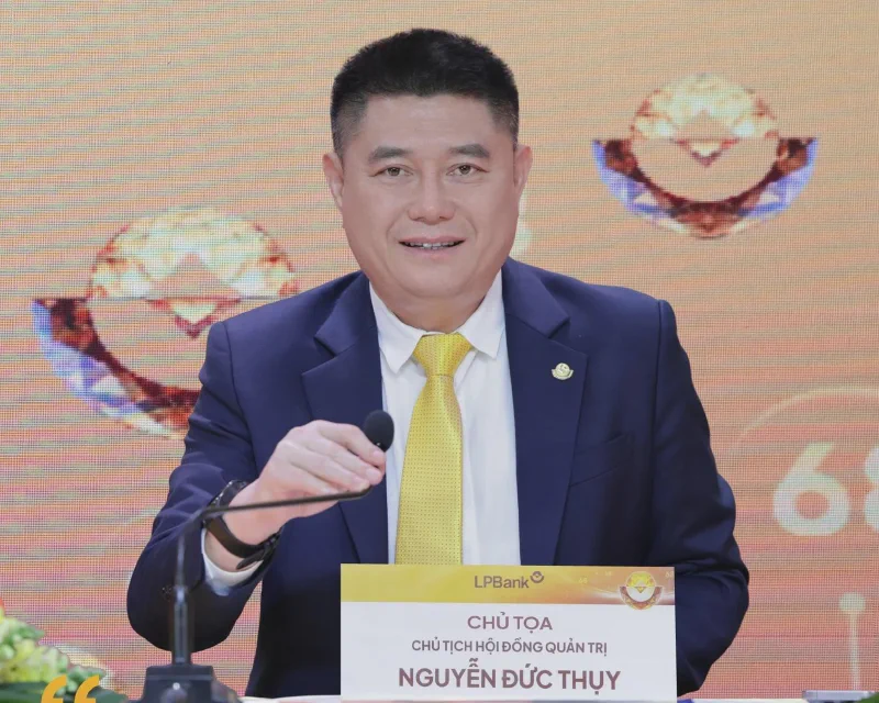 Nguyễn Đức Thụy in his LPBank chairman role