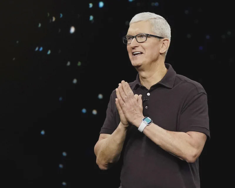 Tim Cook hands off Apple after 15 years: +1,933%