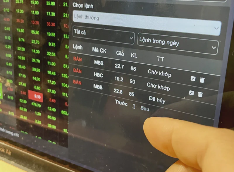 Vietnam stock exchange trading screen before the holiday break