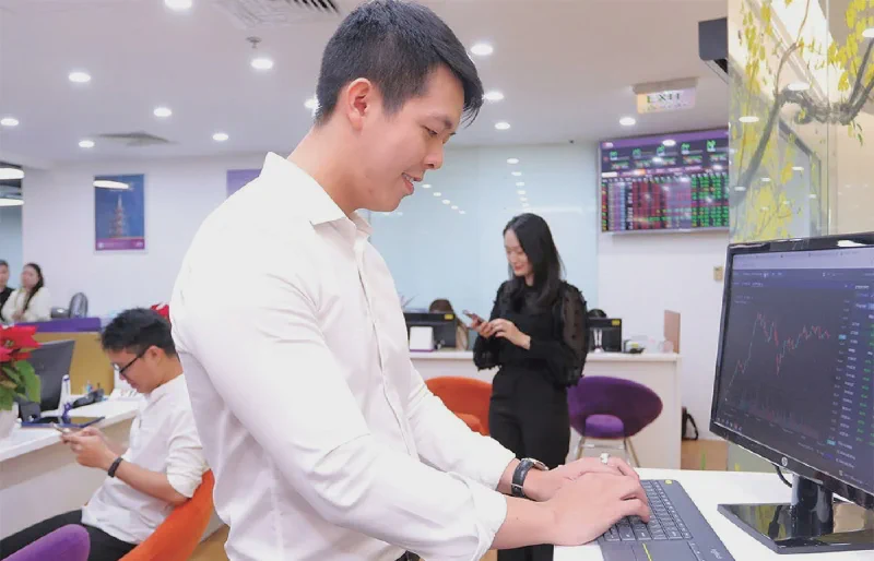 Investors monitoring Vietnam&rsquo;s securities and bond markets