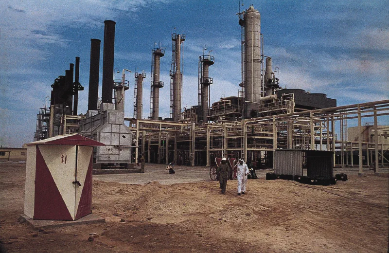 Oil refinery facilities in the Gulf region — symbolizing Brent crude&rsquo;s supply risk channel