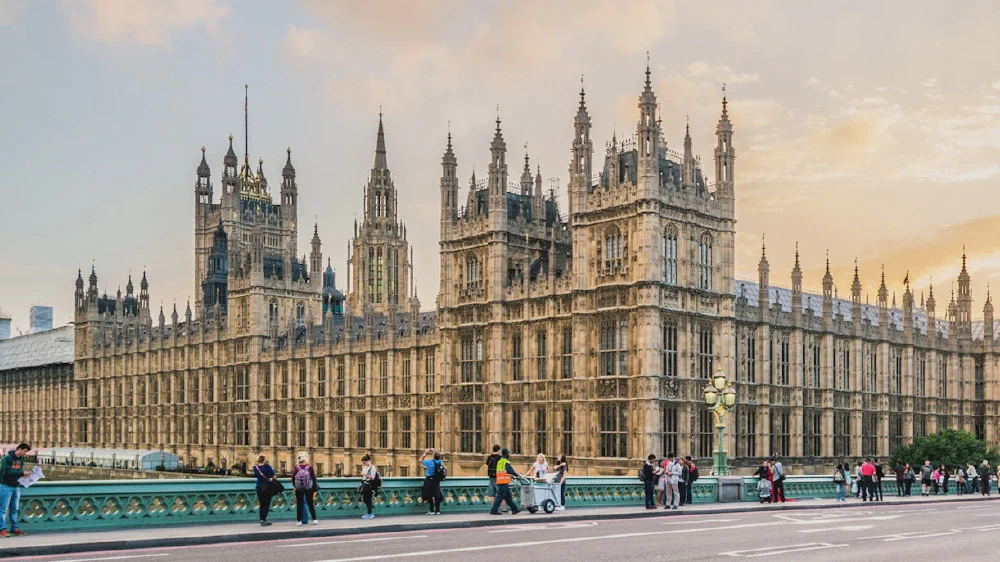 UK 30-Year Gilt Hits 5.81%: A Duration Lesson for Every Bond Investor