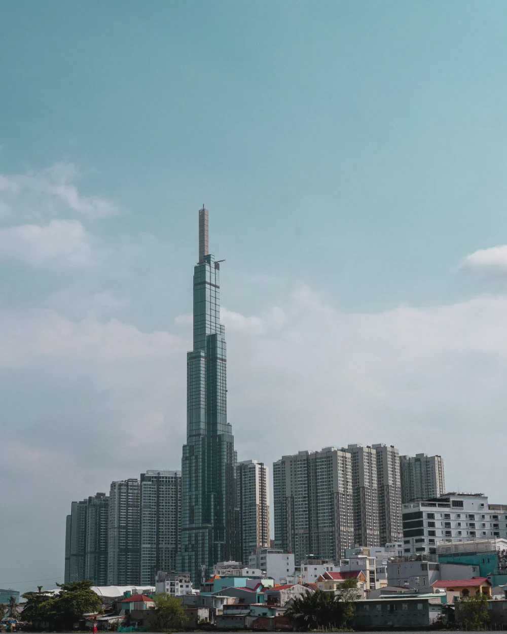 Dragon Capital Raises VIC, VHM to 17% NAV: Not the Peak Yet
