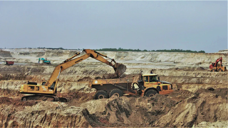 Excavators and trucks working at the Thach Khe site during the 2009-2011 construction period